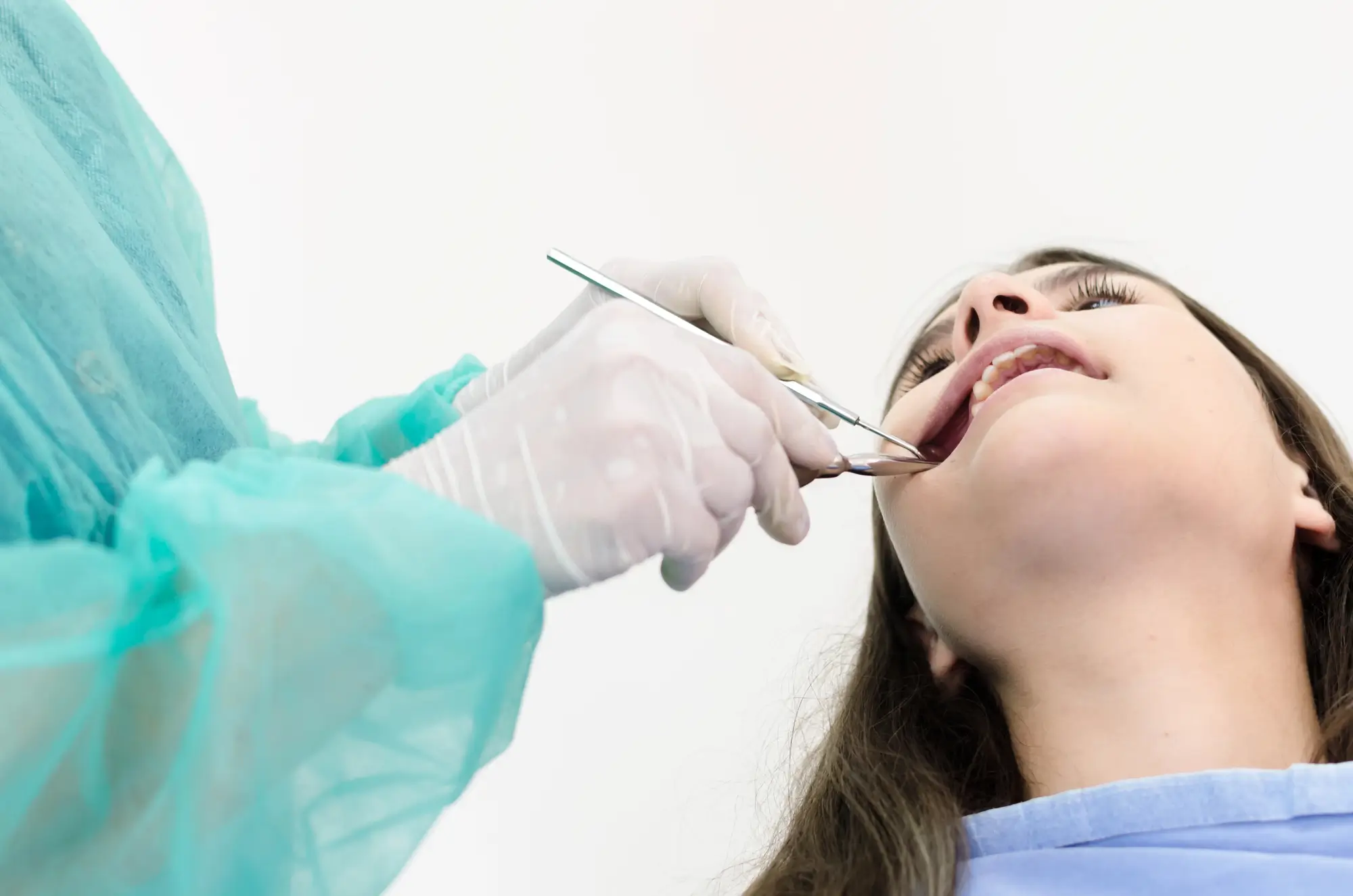 Emergency dentist performing tooth extractions in Riverview, MI